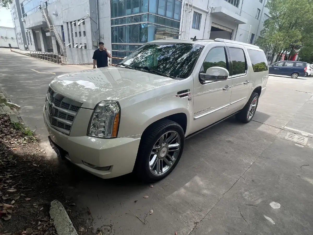 2013 Cadillac ESCALADE 6.2L 409HP V8 6AT