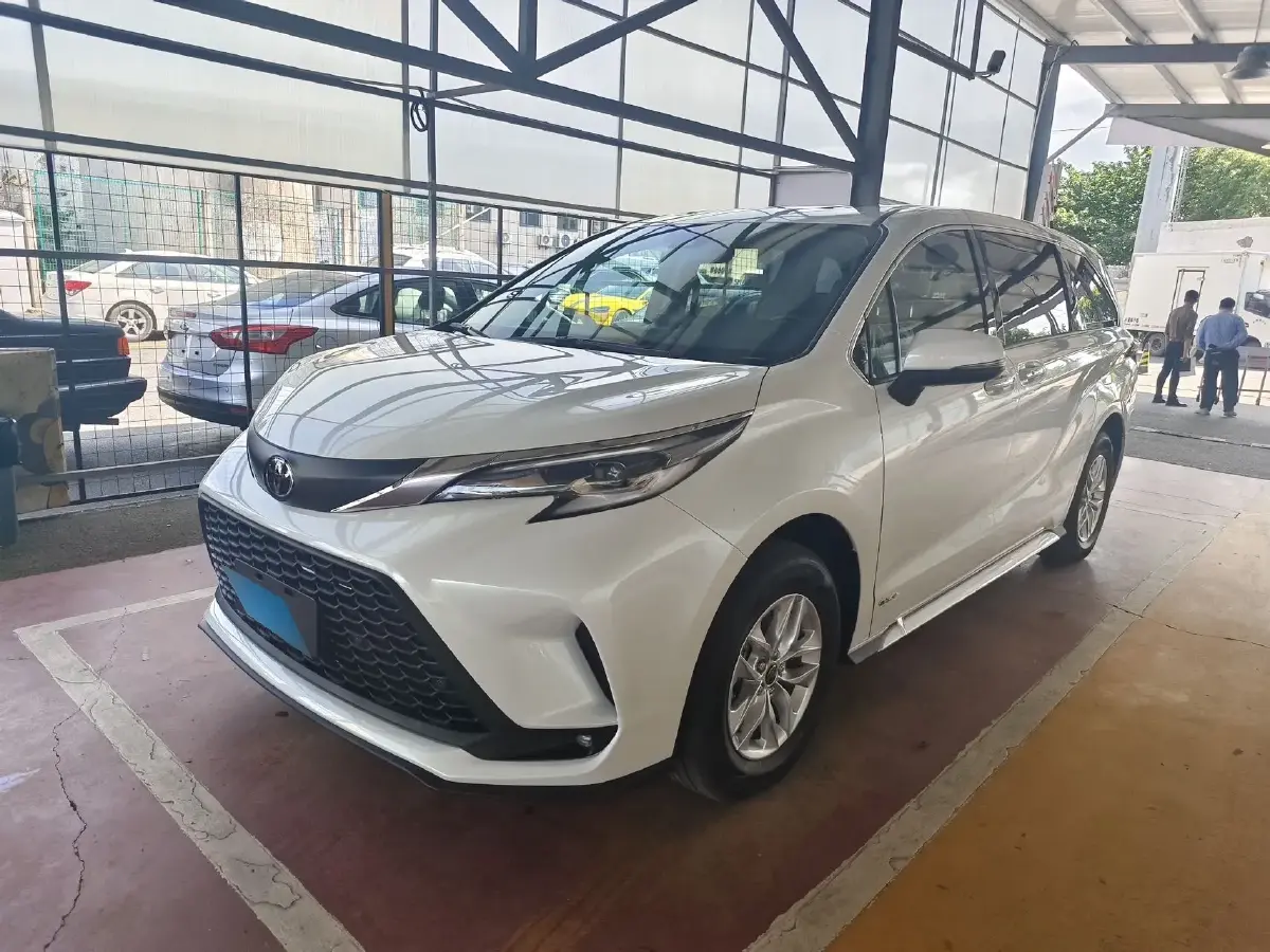 2024 Toyota Granvia 2.5L 189HP L4 E-CVT Hybrid