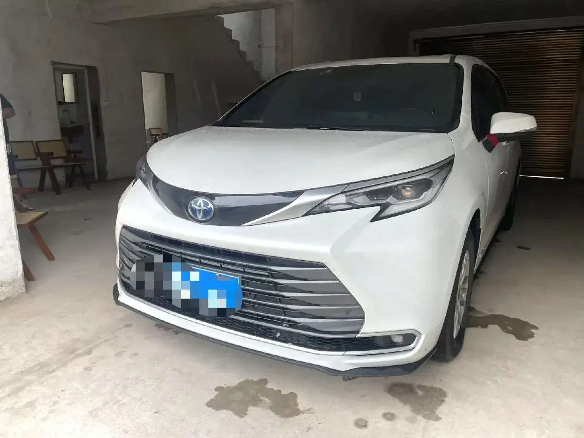 2021 Toyota Sienna 2.5L 192HP L4 E-CVT Hybrid