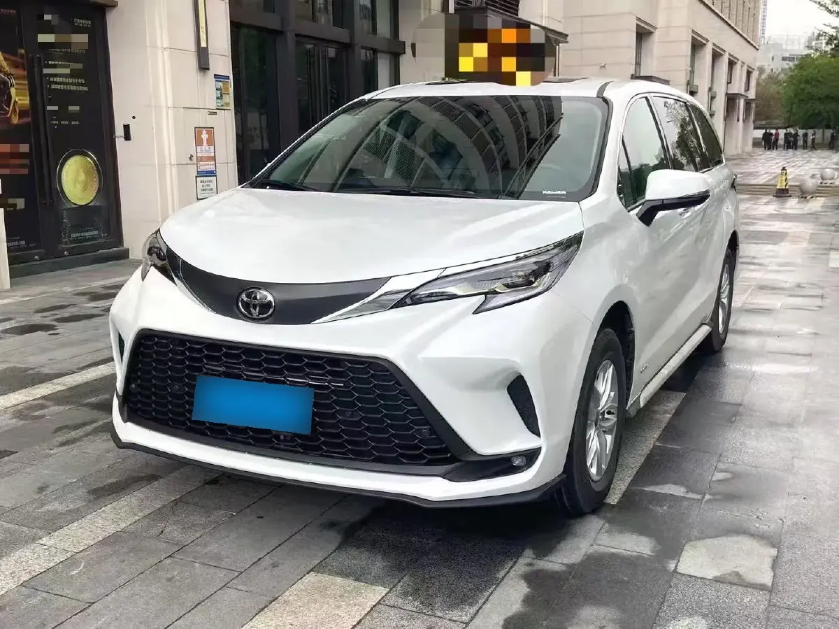 2024 Toyota Sienna 2.5L 189HP L4 E-CVT Hybrid