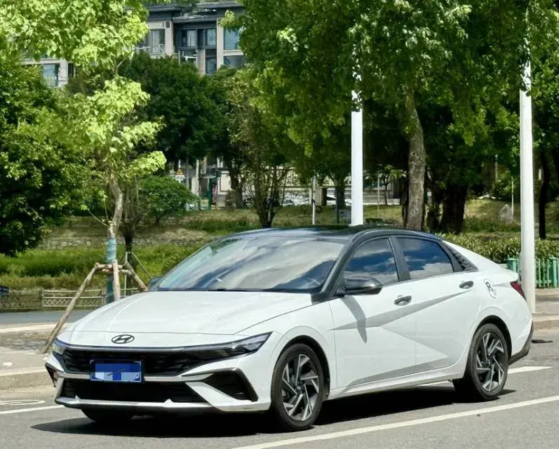 2023 Hyundai Elantra 1.5L 115HP L4 CVT