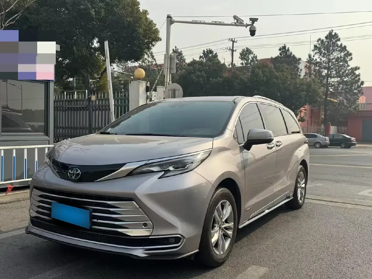 2023 Toyota Granvia 2.5L 189HP L4 E-CVT Hybrid