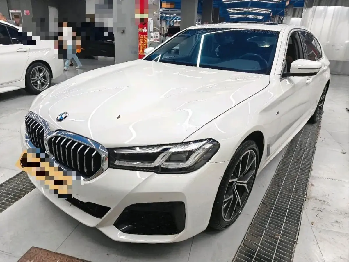 2022 BMW 5 Series 2.0T 252HP L4 8AT