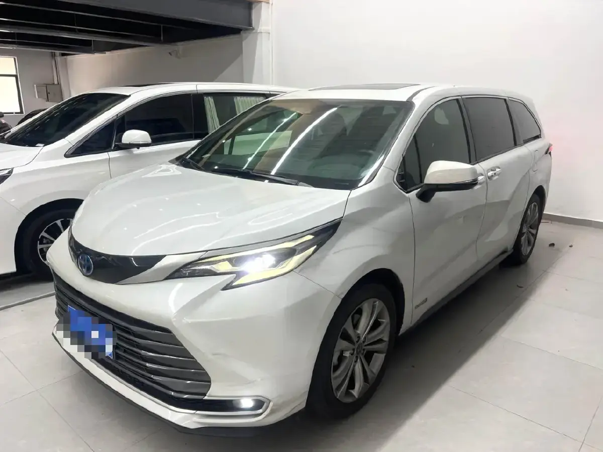 2023 Toyota Sienna 2.5L 189HP L4 E-CVT Hybrid