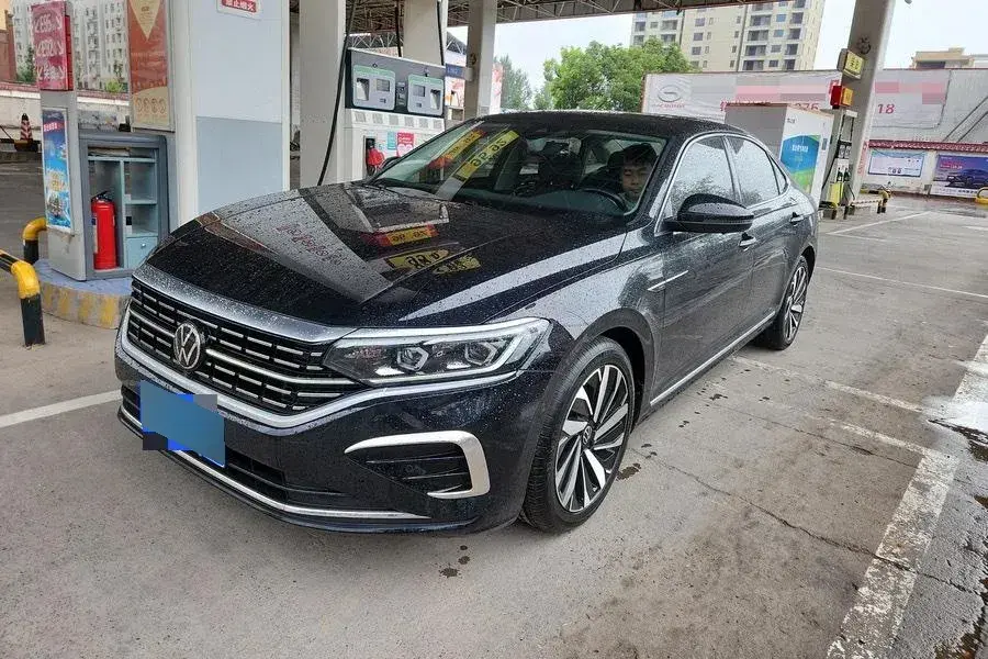 2023 Volkswagen Passat 2.0T 186HP L4 7DCT