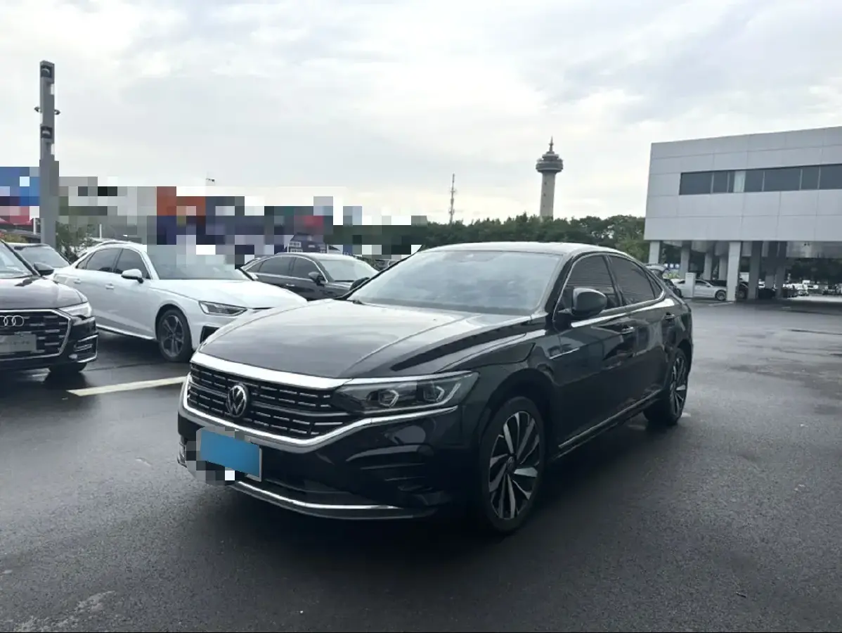 2022 Volkswagen Passat 2.0T 220HP L4 7DCT