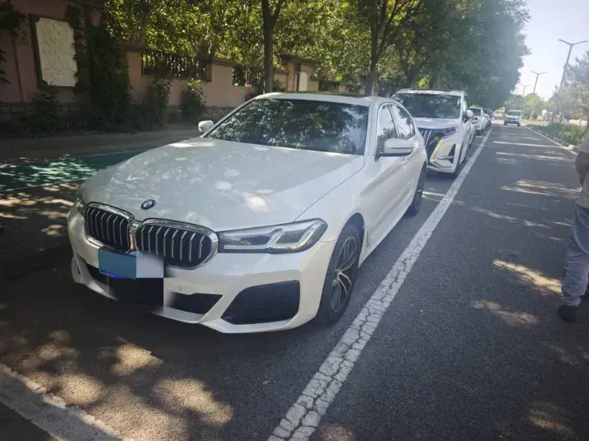 2022 BMW 5 Series 2.0T 184HP L4 8AT