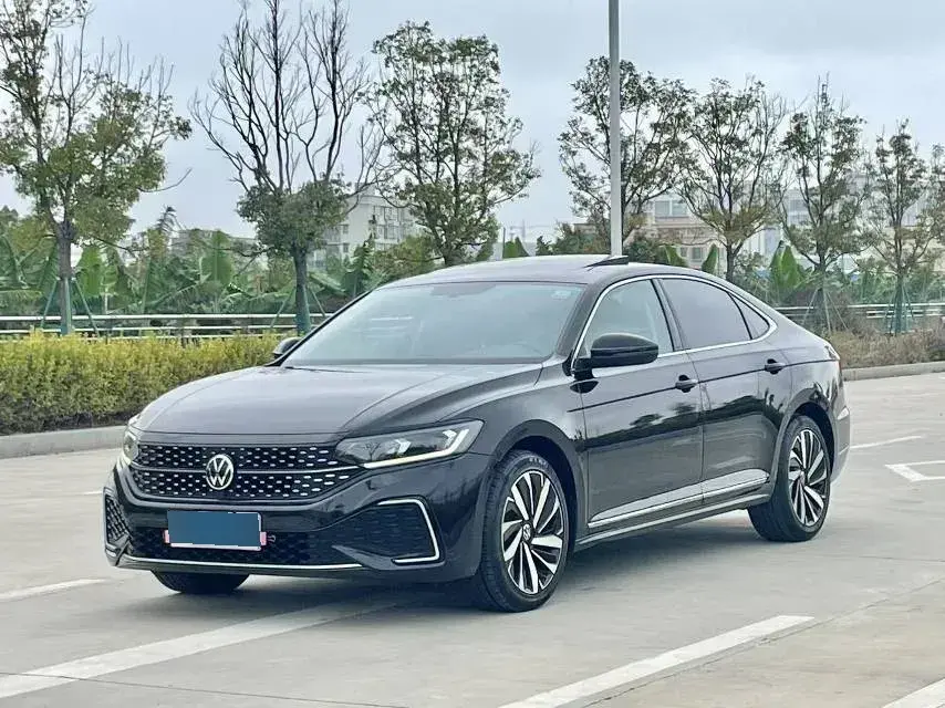 2022 Volkswagen Passat 2.0T 186HP L4 7DCT