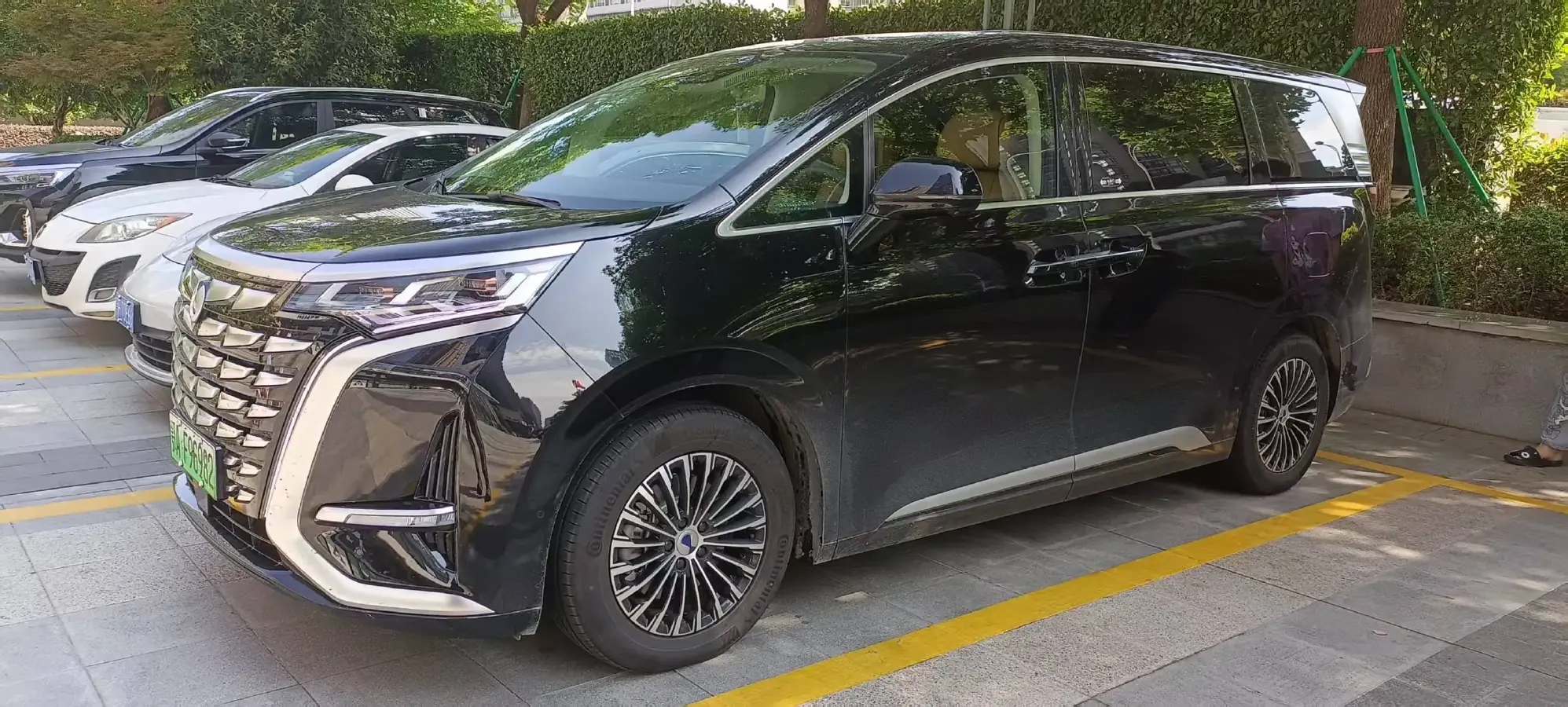 2024 Denza D9 1.5T 139HP L4 E-CVT PHEV 40KWH