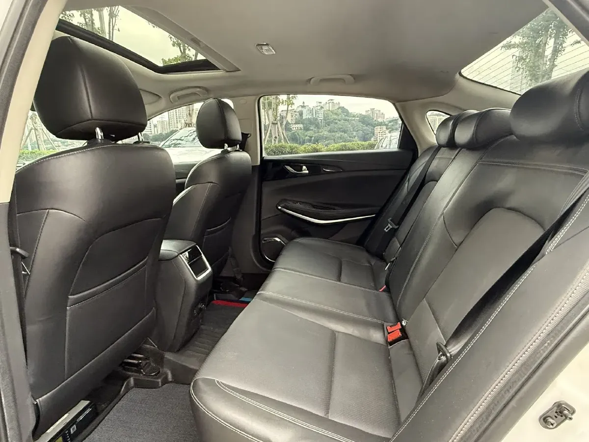 2022 ChangAn Raeton CC 1.5T 188HP L4 7DCT,autocango,china used car exporter,china ev exporter,chinese used car exporter,chinese used ev exporter