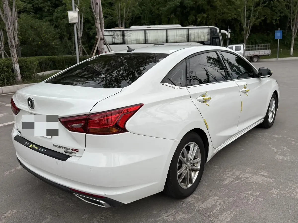 2022 ChangAn Raeton CC 1.5T 188HP L4 7DCT,autocango,china used car exporter,china ev exporter,chinese used car exporter,chinese used ev exporter