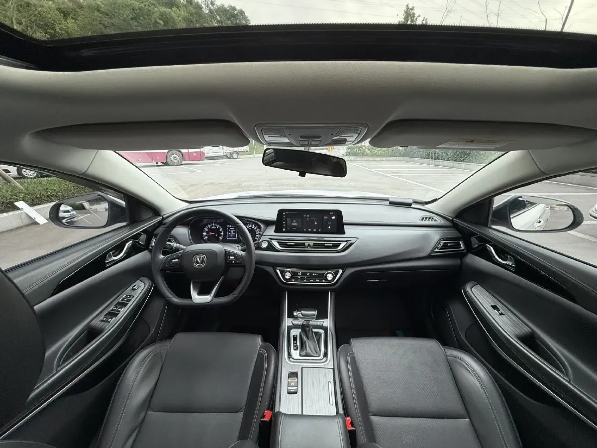 2022 ChangAn Raeton CC 1.5T 188HP L4 7DCT,autocango,china used car exporter,china ev exporter,chinese used car exporter,chinese used ev exporter