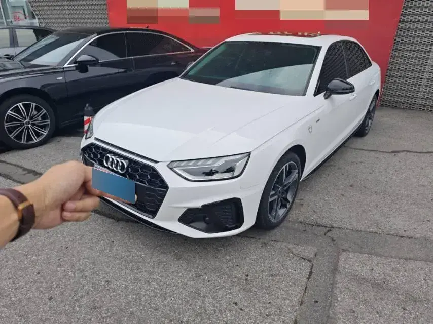 2022 Audi A4L 2.0T 190HP L4 7DCT