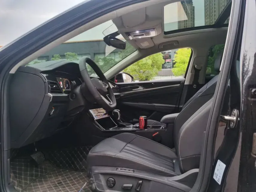 2025 Volkswagen Passat 2.0T 220HP L4 7DCT,autocango,china used car exporter,china ev exporter,chinese used car exporter,chinese used ev exporter