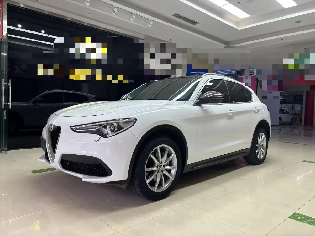 2017 Alfa Romeo Stelvio 2.0T 280HP L4 8AT