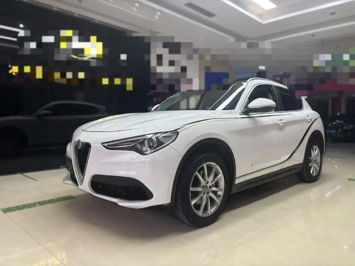 2017 Alfa Romeo Stelvio 2.0T 280HP L4 8AT