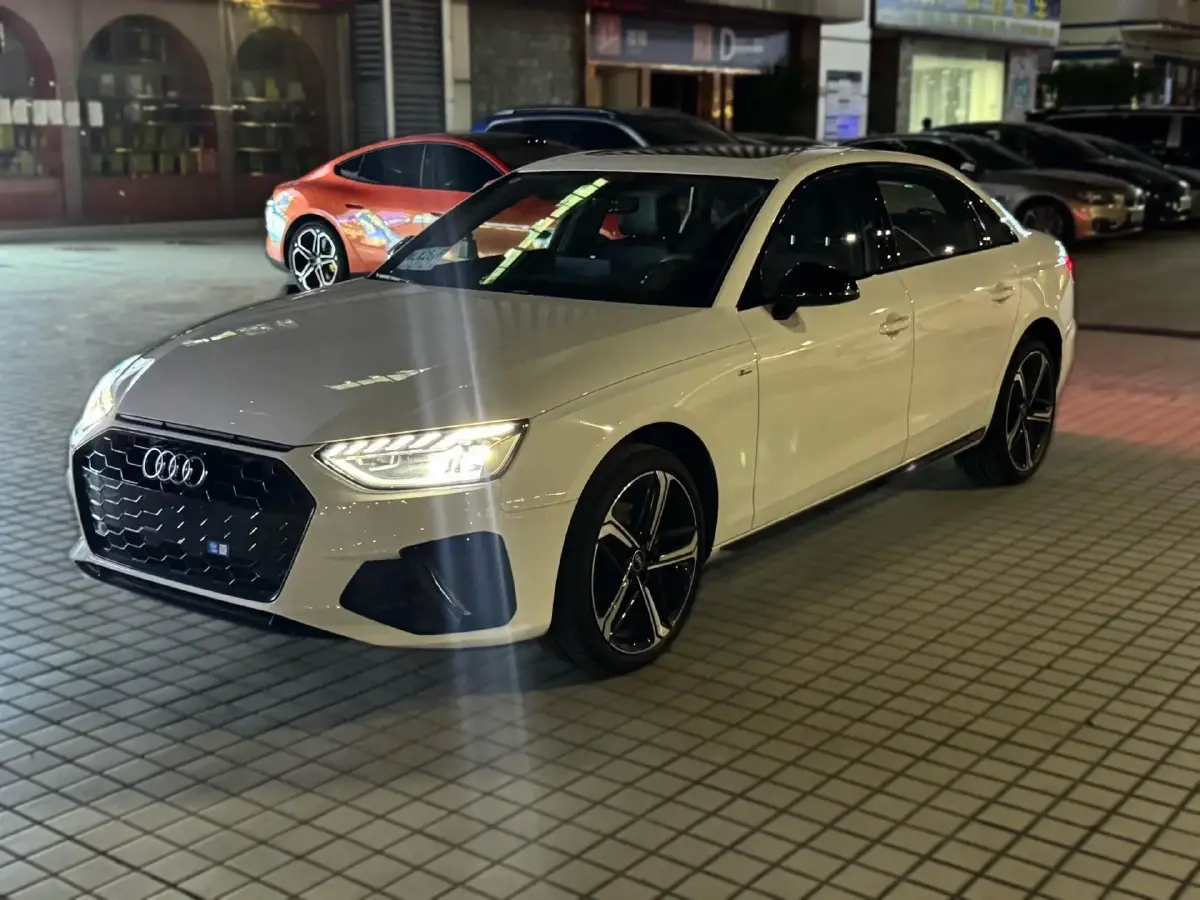 2025 Audi A4L 2.0T 190HP L4 7DCT