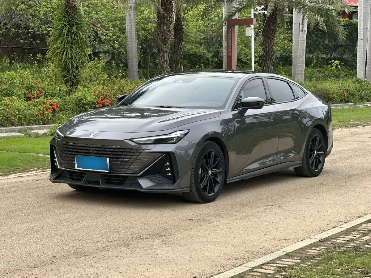 2022 ChangAn UNI-V 1.5T 188HP L4 7DCT