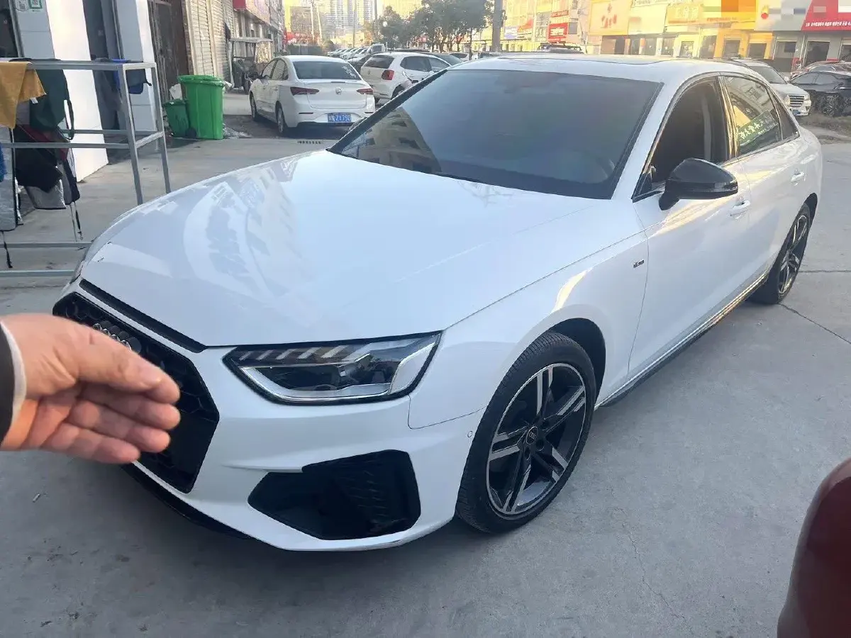 2022 Audi A4L 2.0T 190HP L4 7DCT