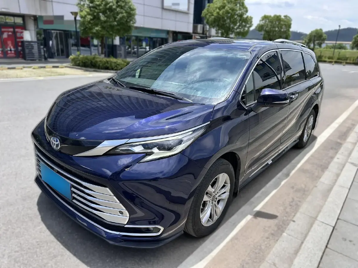 2021 Toyota Sienna 2.5L 192HP L4 E-CVT Hybrid