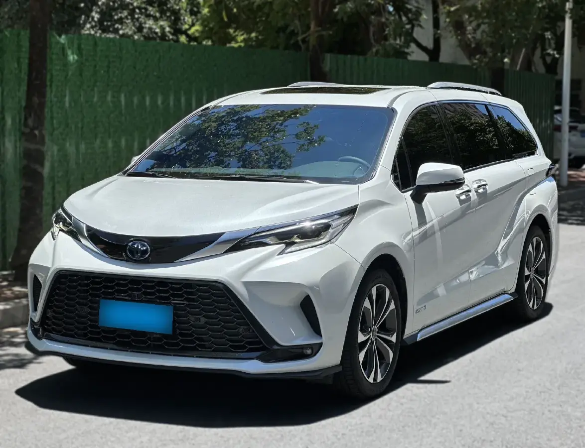 2023 Toyota Granvia 2.5L 189HP L4 E-CVT Hybrid