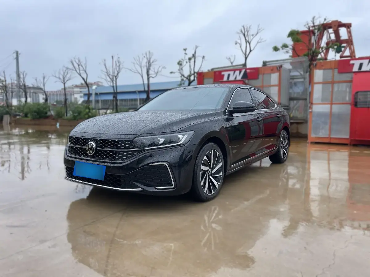 2023 Volkswagen Passat 2.0T 186HP L4 7DCT