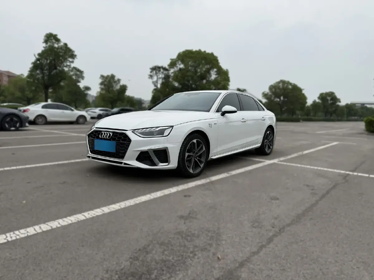 2022 Audi A4L 2.0T 190HP L4 7DCT