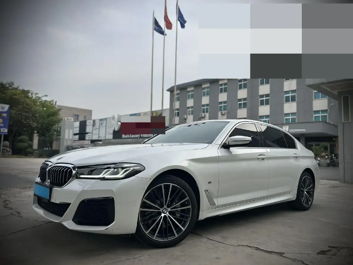 2022 BMW 5 Series 2.0T 252HP L4 8AT