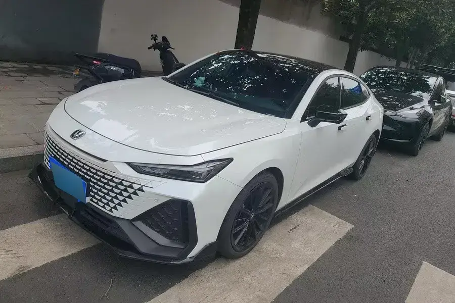 2023 ChangAn UNI-V 2.0T 233HP L4 8AT