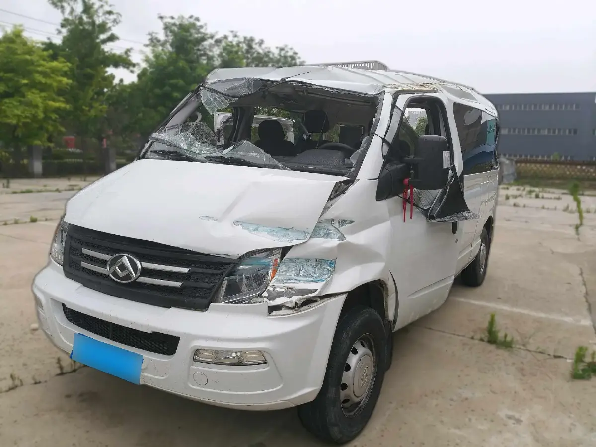 2023 MAXUS XinTu V80 2.0T 127HP L4 6AMT