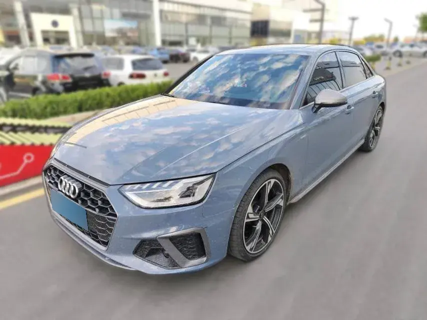 2022 Audi A4L 2.0T 190HP L4 7DCT