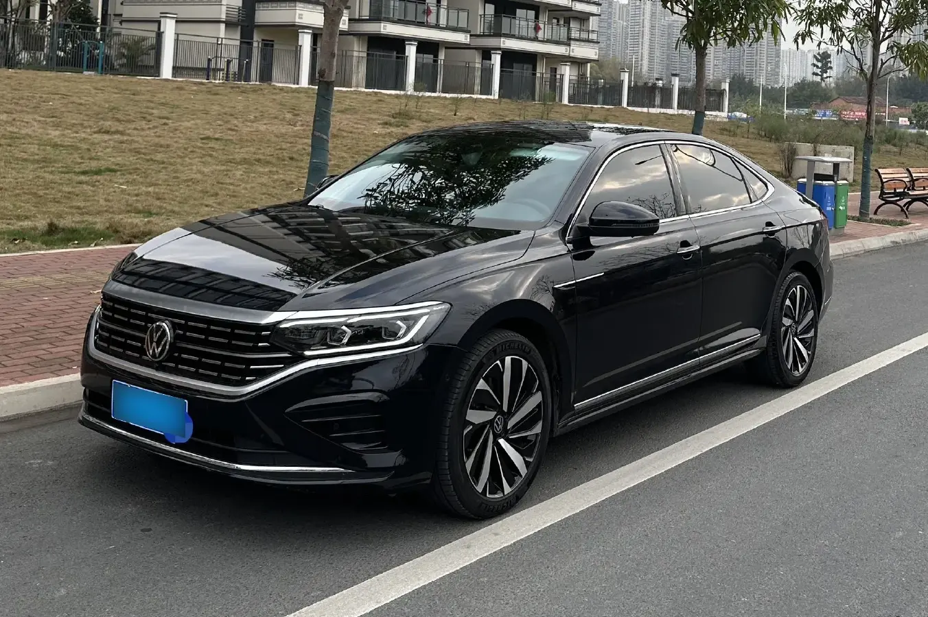 2024 Volkswagen Passat 2.0T 220HP L4 7DCT