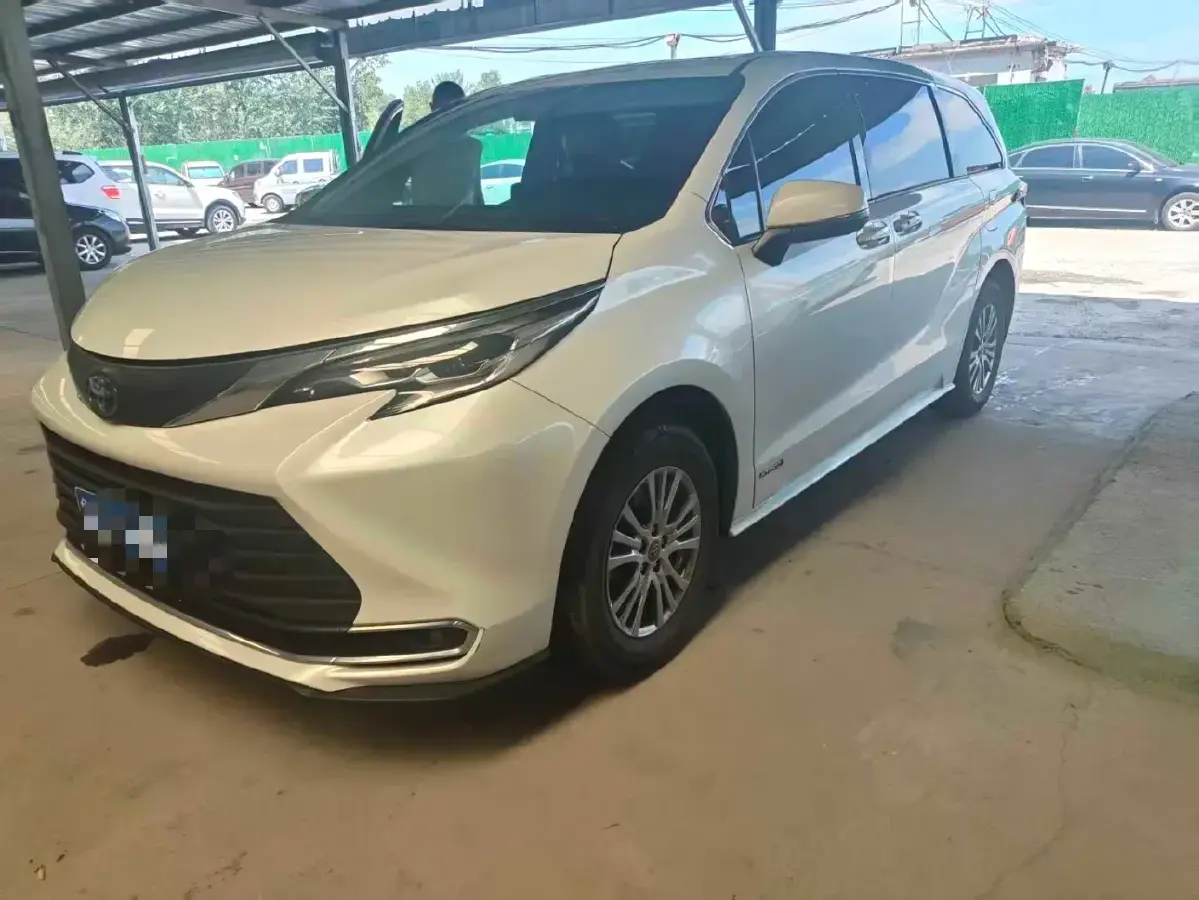 2021 Toyota Sienna 2.5L 192HP L4 E-CVT Hybrid