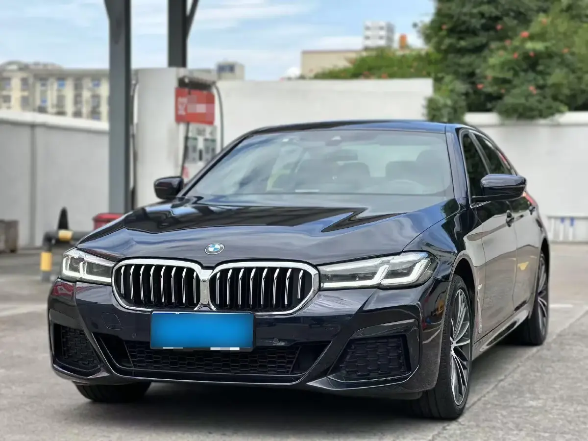 2022 BMW 5 Series 2.0T 252HP L4 8AT