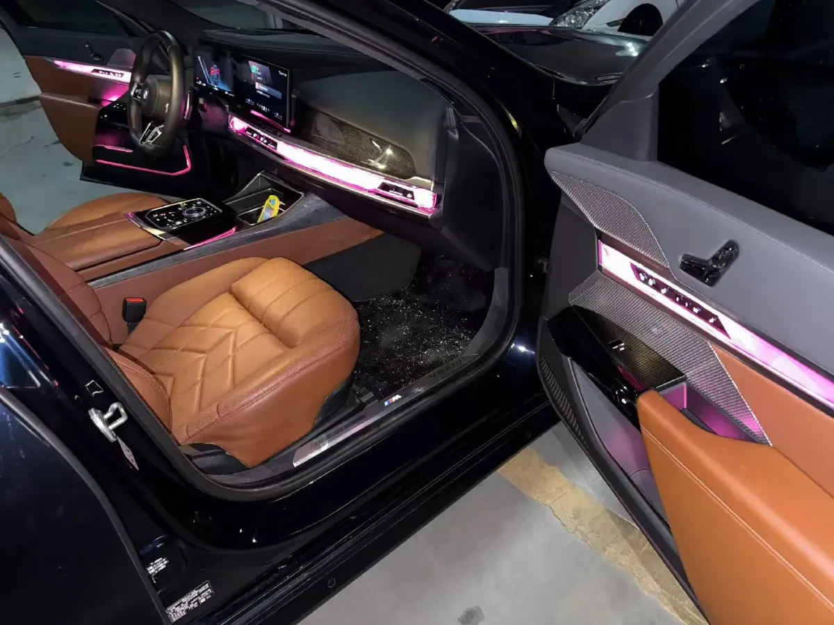 2023 BMW 3.0T 333HP L6 8AT,autocango,china used car exporter,china ev exporter,chinese used car exporter,chinese used ev exporter