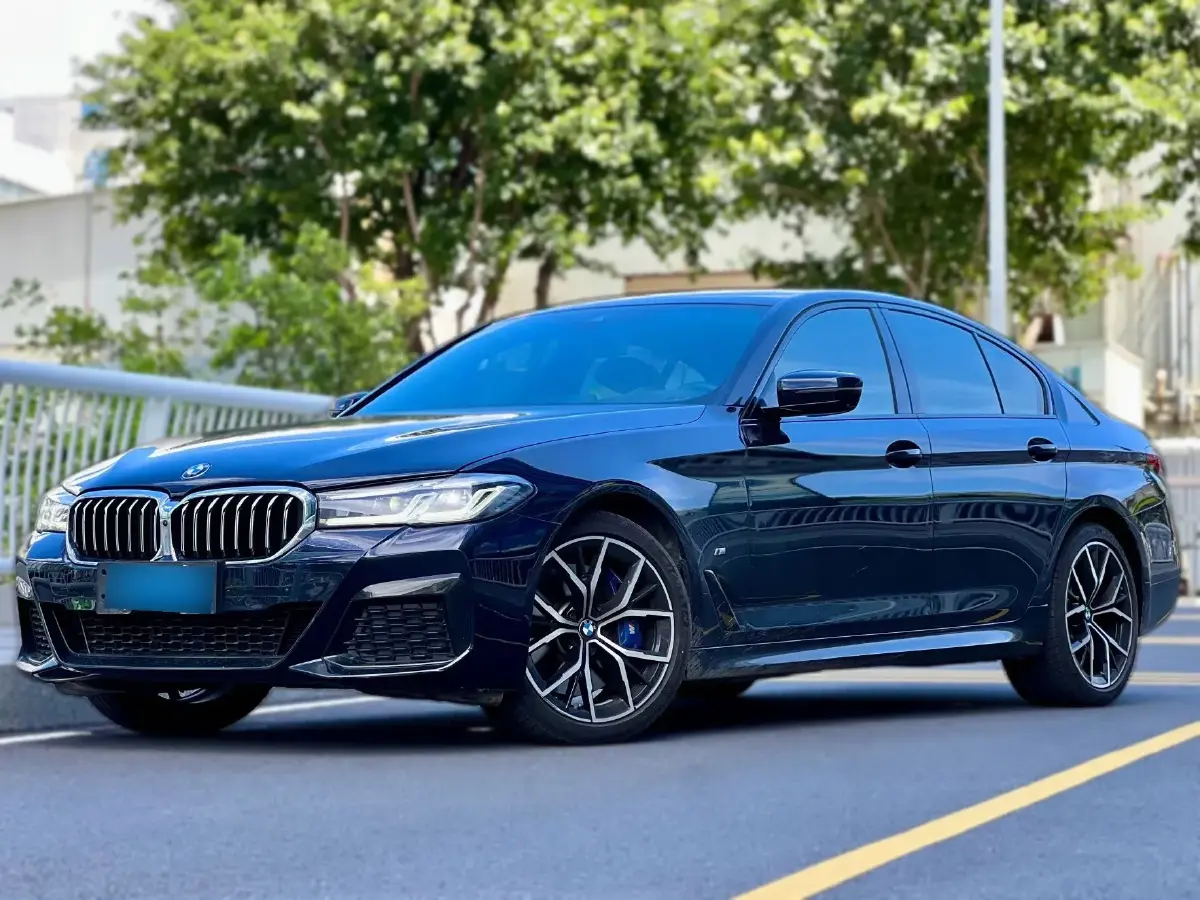 2022 BMW 5 Series 3.0T 340HP L6 8AT