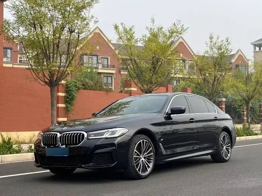 2022 BMW 5 Series 2.0T 184HP L4 8AT