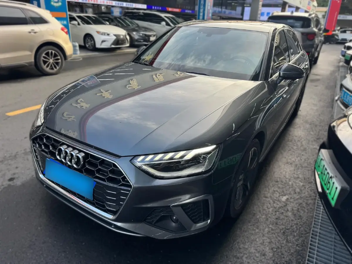 2022 Audi A4L 2.0T 190HP L4 7DCT