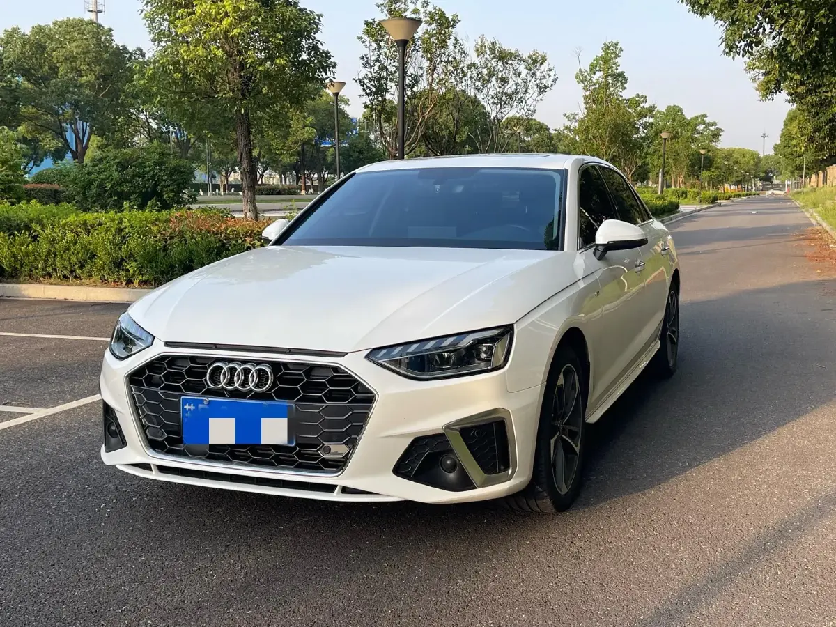 2022 Audi A4L 2.0T 190HP L4 7DCT