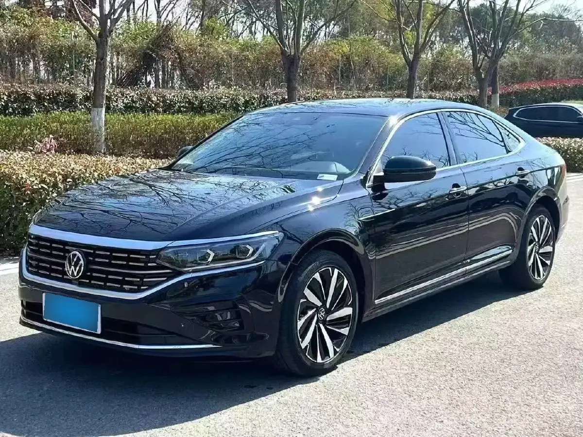 2024 Volkswagen Passat 2.0T 220HP L4 7DCT