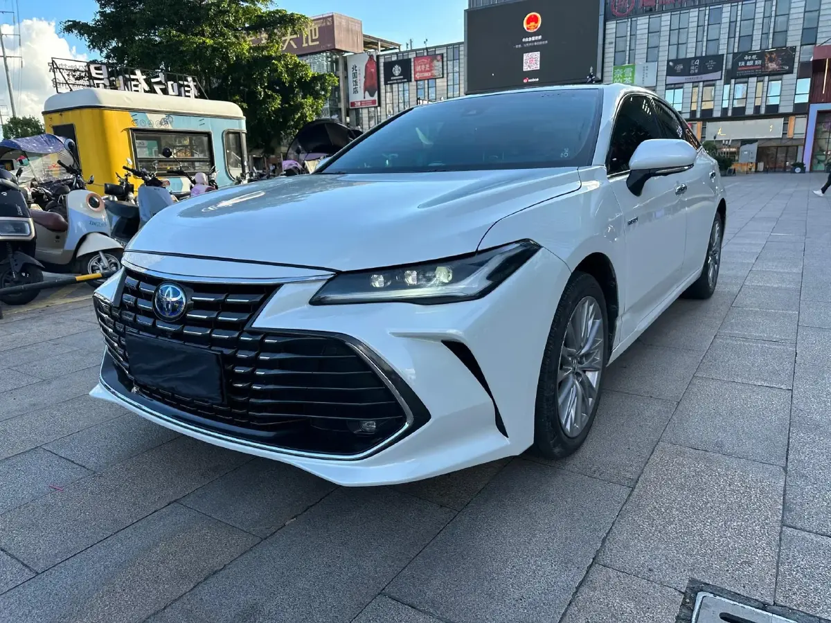 2022 Toyota Avalon 2.5L 178HP L4 E-CVT Hybrid