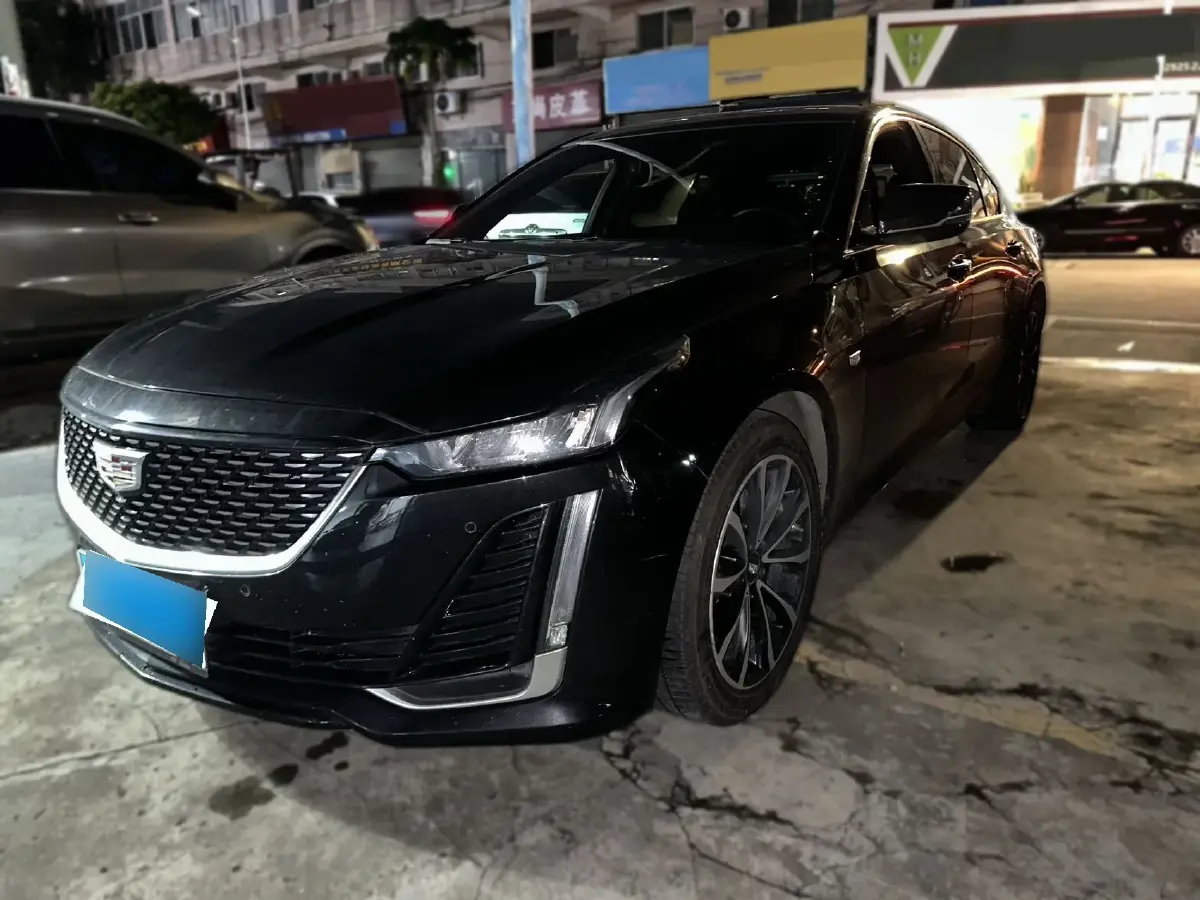 2022 Cadillac CT5 2.0T 237HP L4 10AT