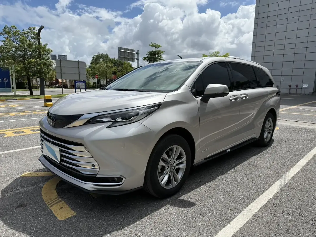 2021 Toyota Sienna 2.5L 192HP L4 E-CVT Hybrid