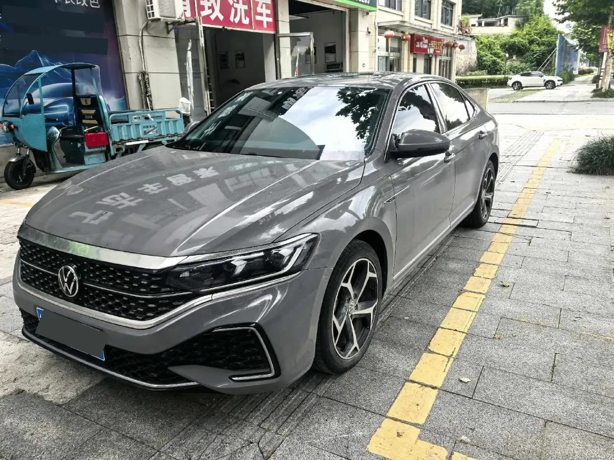 2023 Volkswagen Passat 2.0T 186HP L4 7DCT