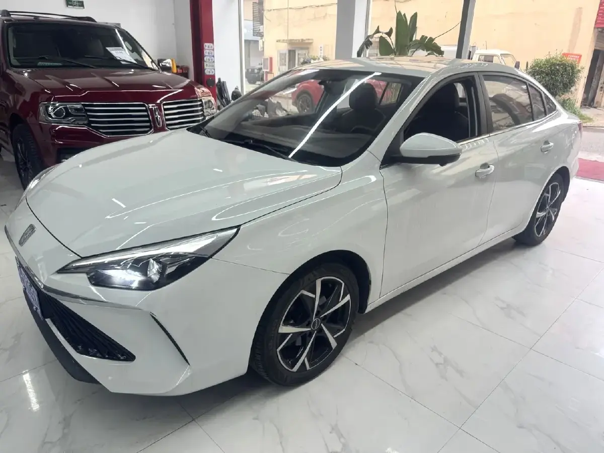 2023 Roewe i5 1.5L 129HP L4 CVT