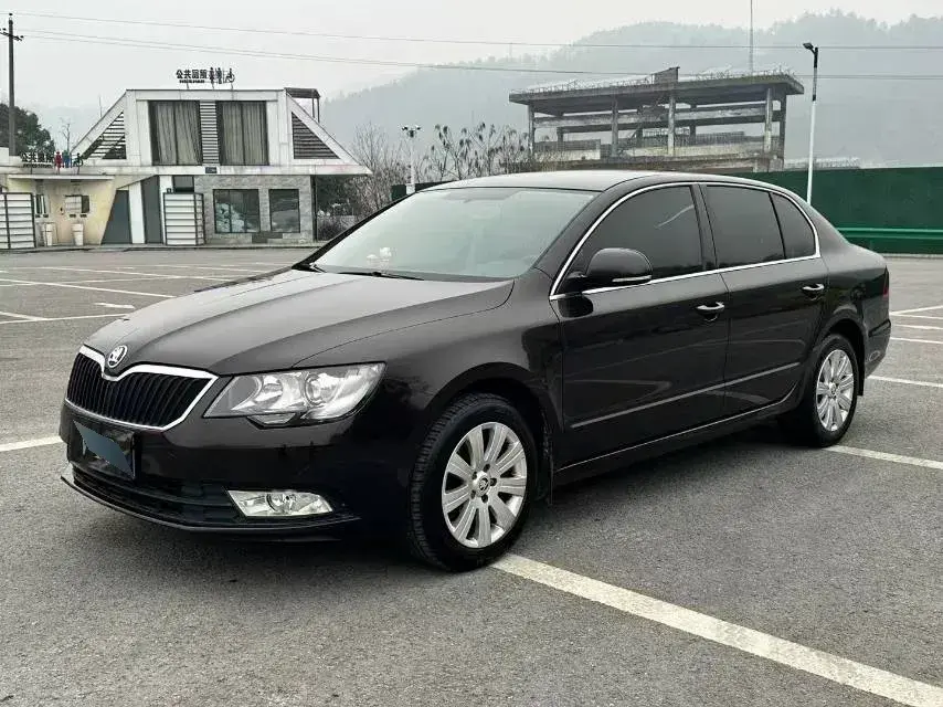 2013 Skoda Superb 1.4T 131HP L4 7DCT