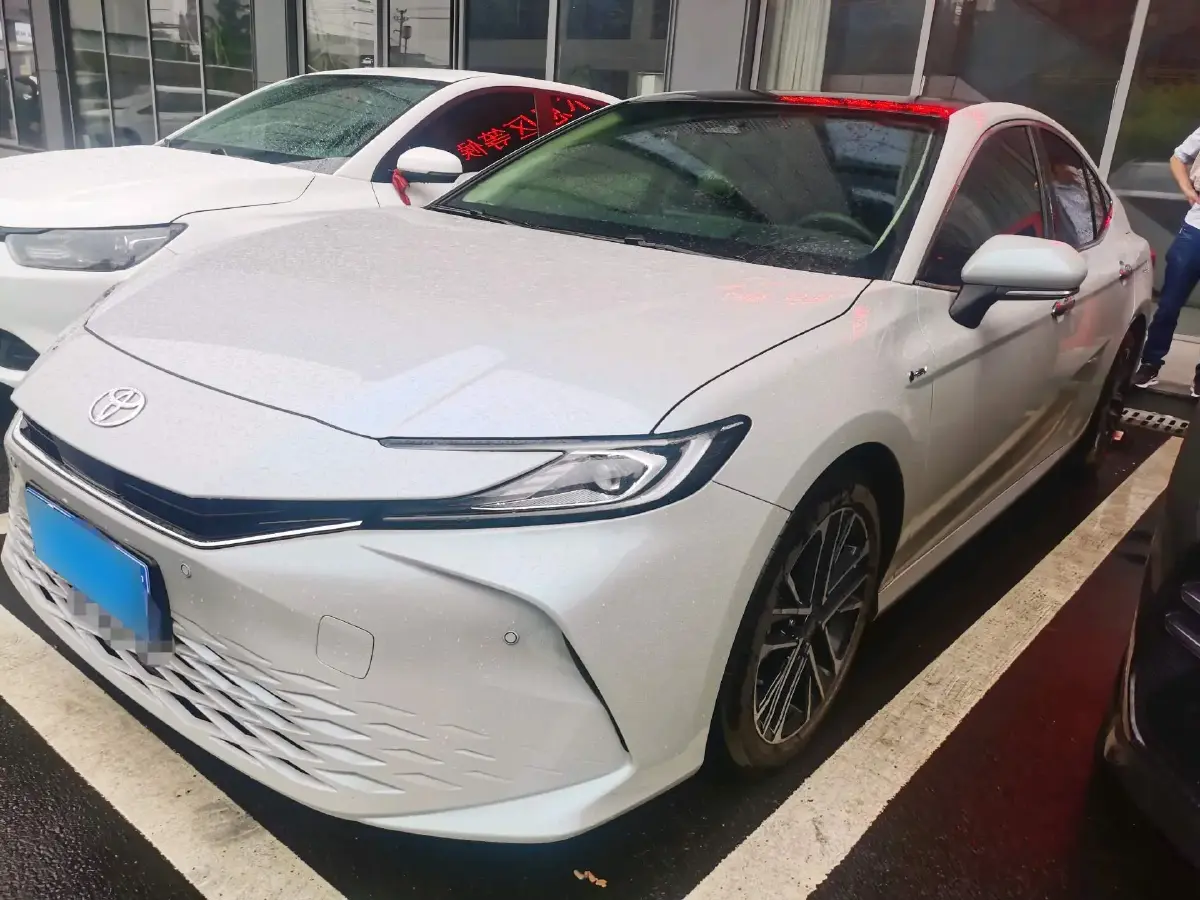 2024 Toyota Camry 2.0L 152HP L4 E-CVT Hybrid