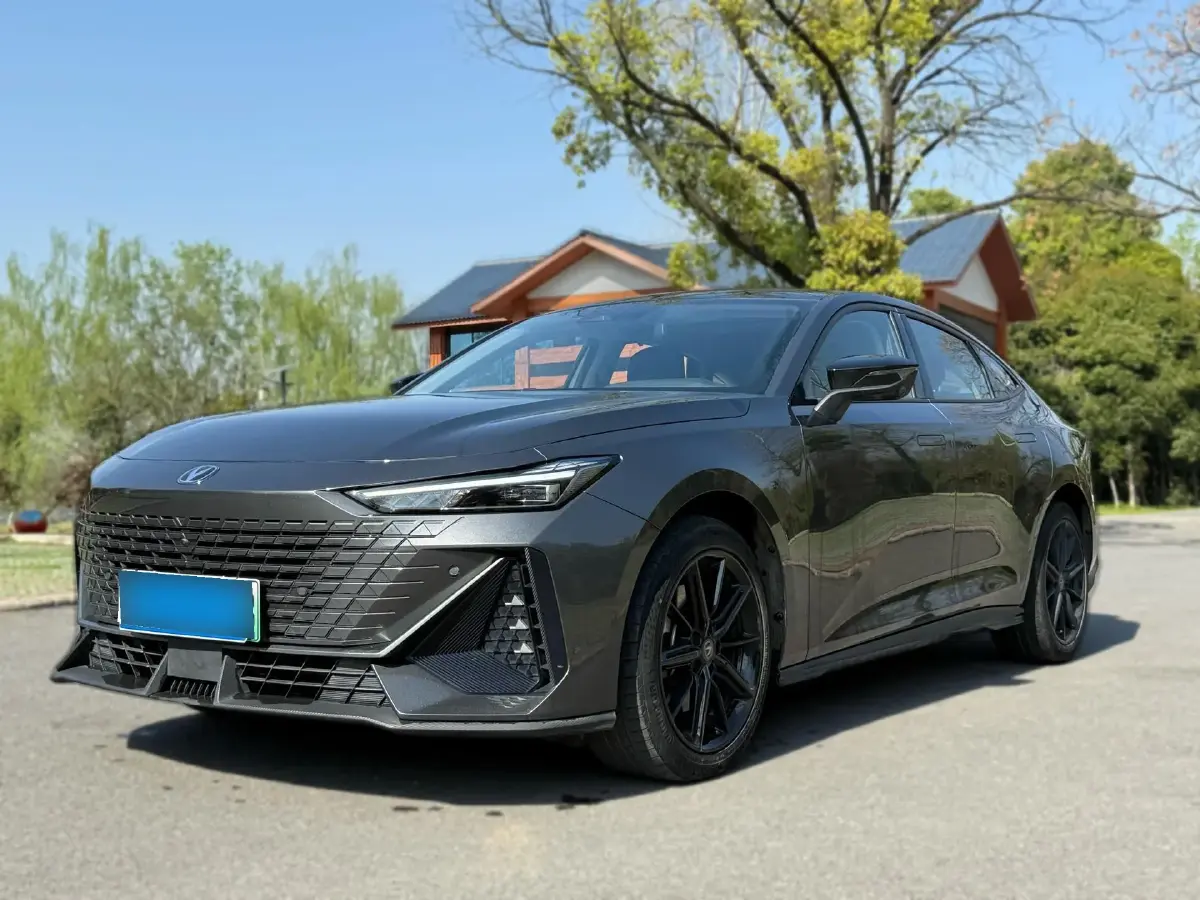 2023 ChangAn UNI-V iDD 1.5T 170HP L4 6TCT PHEV 18.4KWH