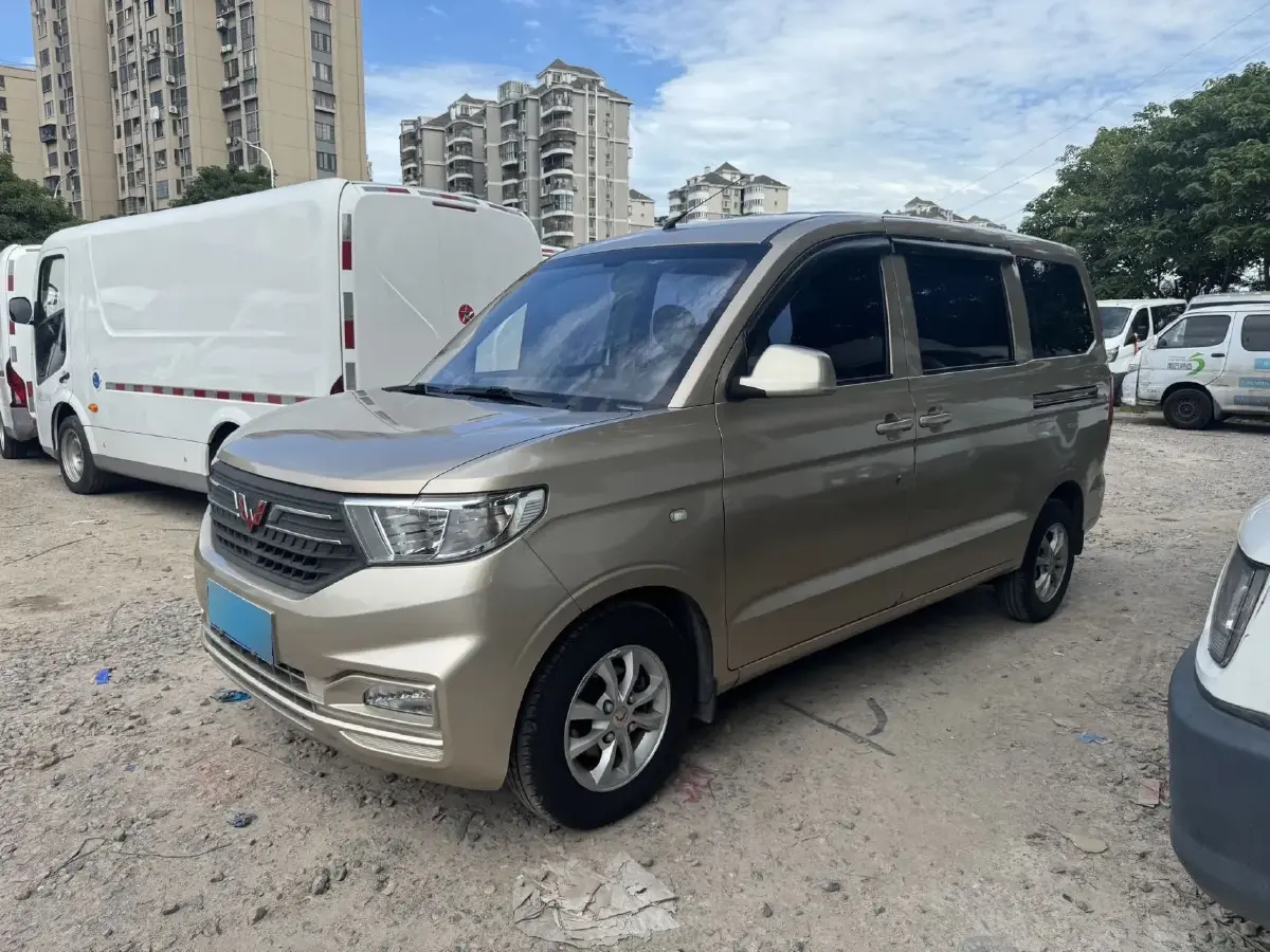 2022 WuLing HongGuang V 1.2L 76HP L4 5MT