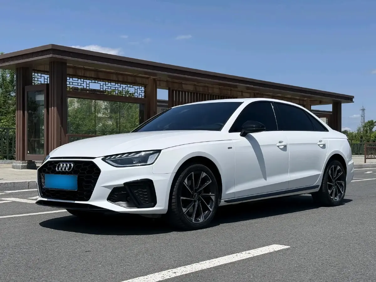 2023 Audi A4L 2.0T 190HP L4 7DCT